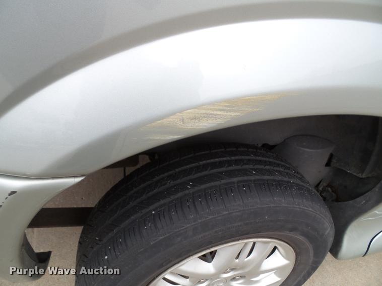 image for item K8156 2004 Dodge Grand Caravan van