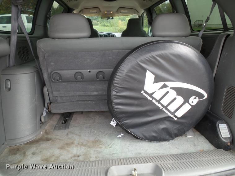 image for item K8156 2004 Dodge Grand Caravan van