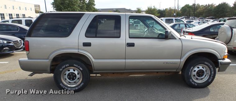 image for item K8162 1999 Chevrolet Blazer SUV