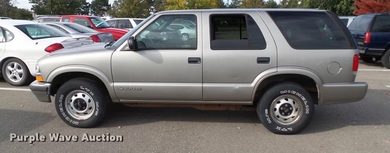 image for item K8162 1999 Chevrolet Blazer SUV