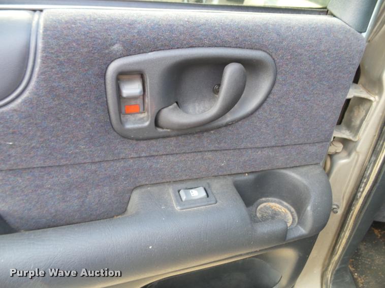 image for item K8162 1999 Chevrolet Blazer SUV