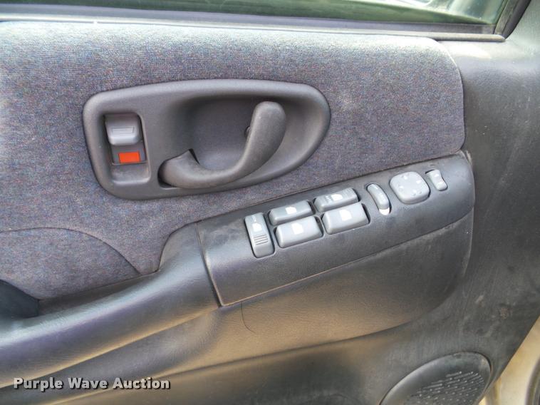 image for item K8162 1999 Chevrolet Blazer SUV