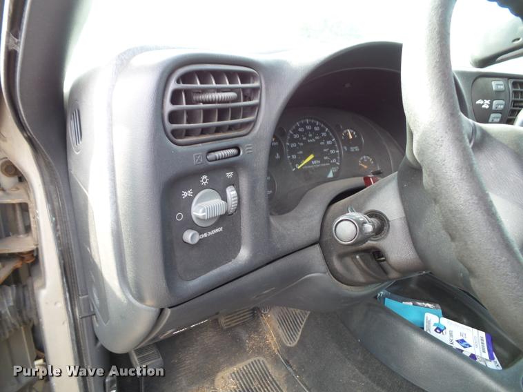 image for item K8162 1999 Chevrolet Blazer SUV