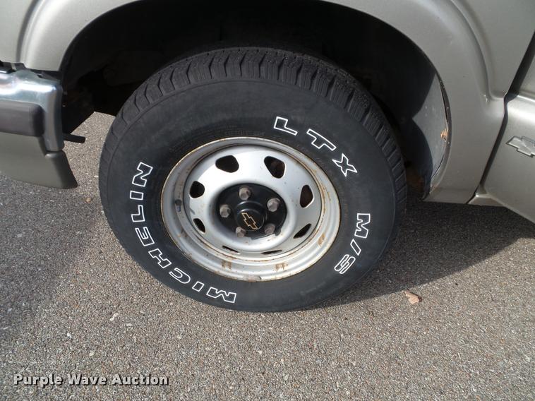 image for item K8162 1999 Chevrolet Blazer SUV