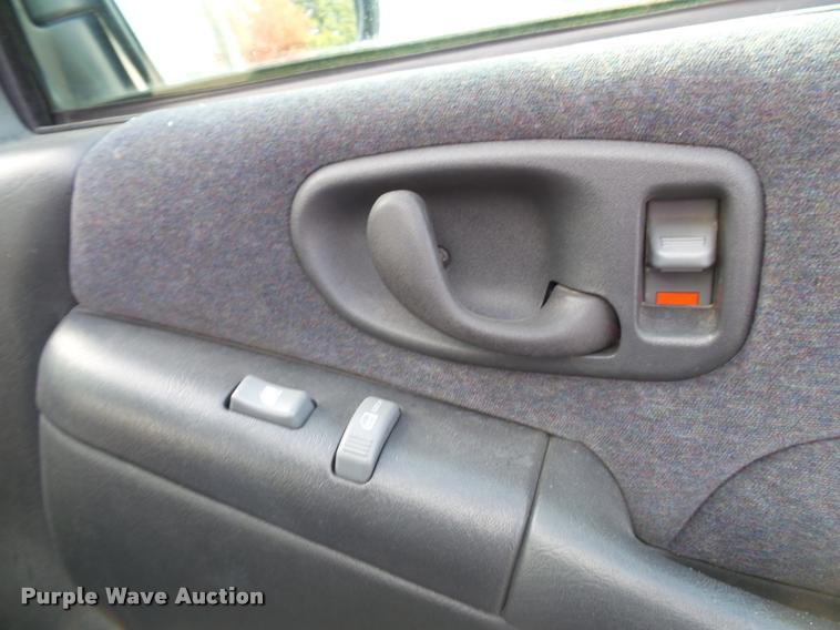 image for item K8162 1999 Chevrolet Blazer SUV