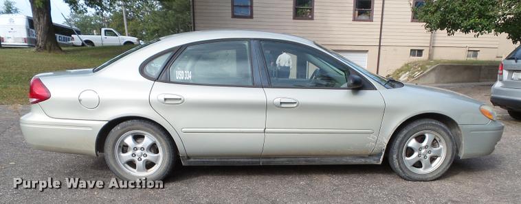 image for item K8163 2006 Ford Taurus SE