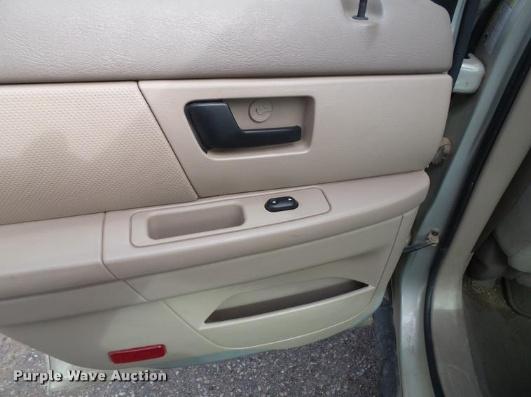 image for item K8163 2006 Ford Taurus SE