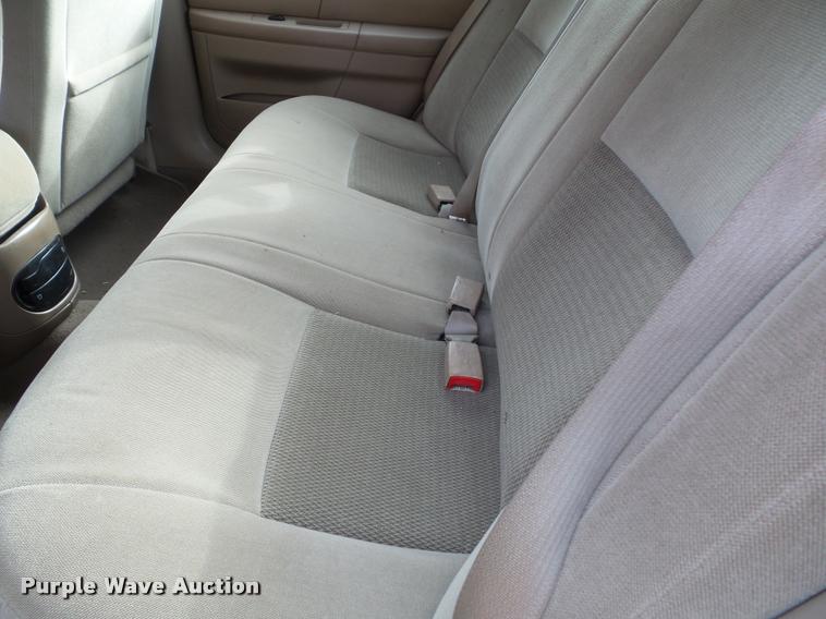 image for item K8163 2006 Ford Taurus SE