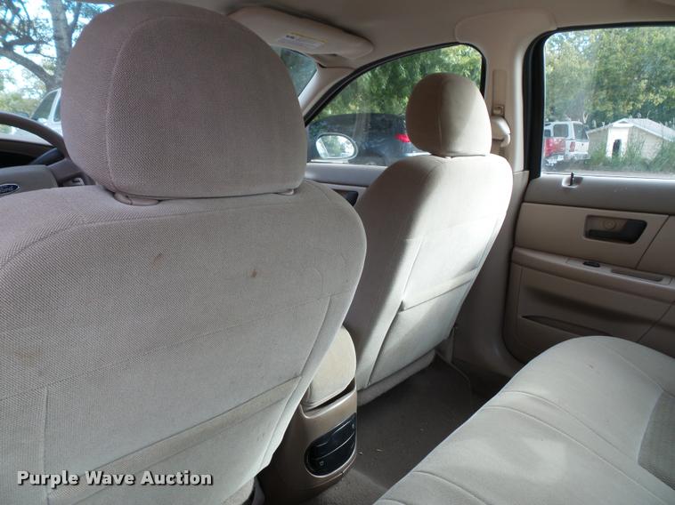 image for item K8163 2006 Ford Taurus SE