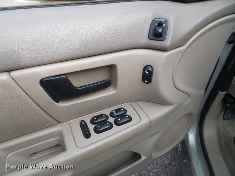 image for item K8163 2006 Ford Taurus SE