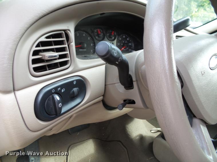 image for item K8163 2006 Ford Taurus SE