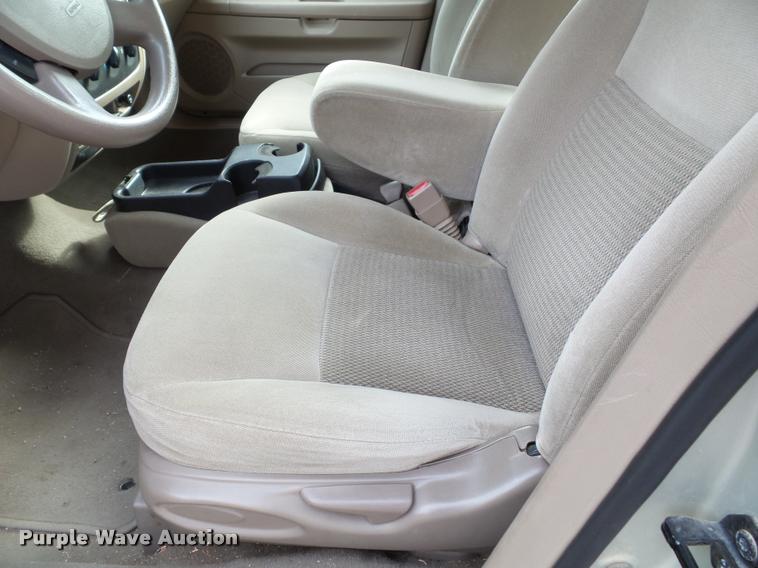 image for item K8163 2006 Ford Taurus SE