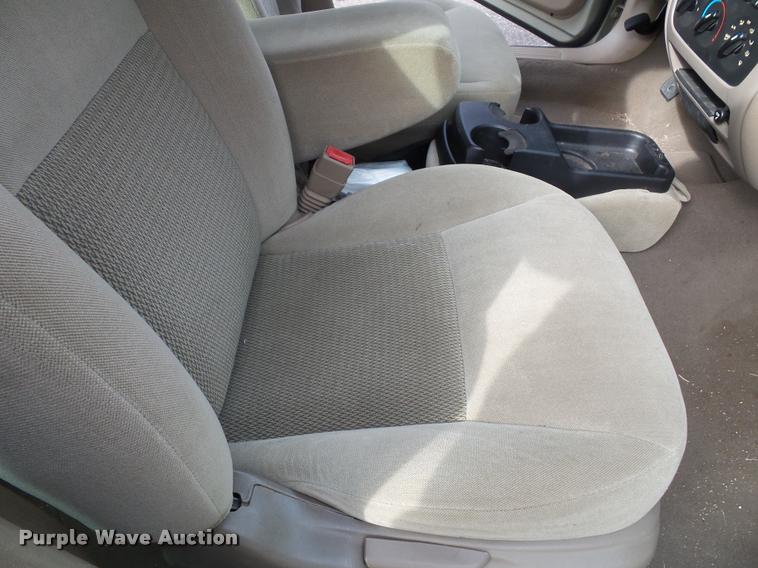 image for item K8163 2006 Ford Taurus SE