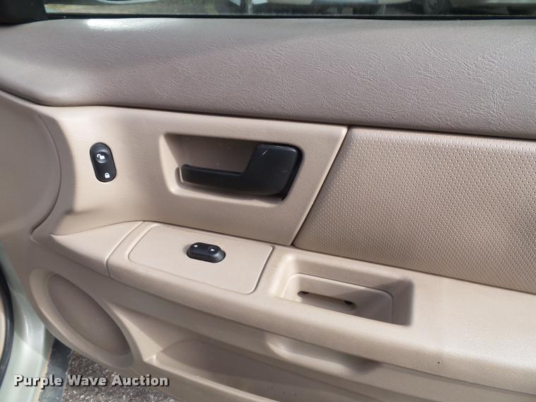 image for item K8163 2006 Ford Taurus SE