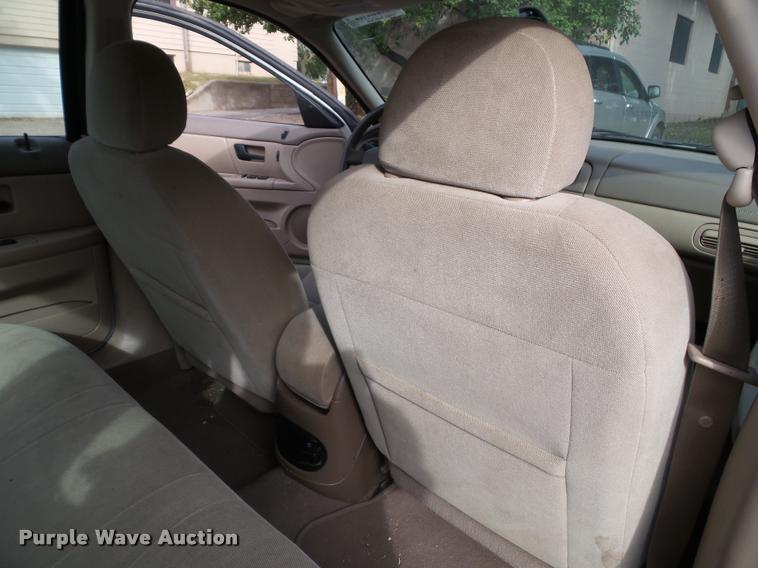 image for item K8163 2006 Ford Taurus SE