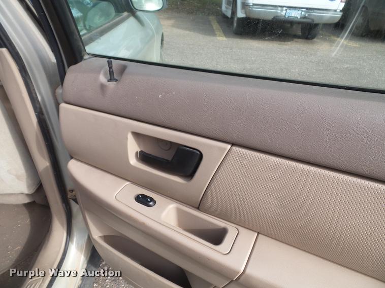 image for item K8163 2006 Ford Taurus SE