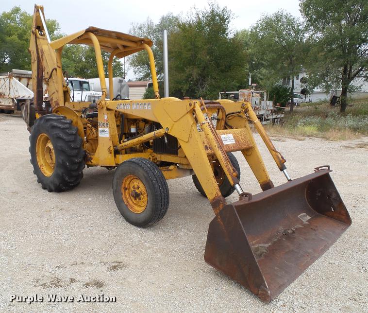 image for item K8175 1982 John Deere 300B backhoe