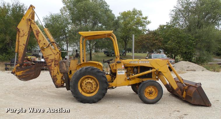 image for item K8175 1982 John Deere 300B backhoe