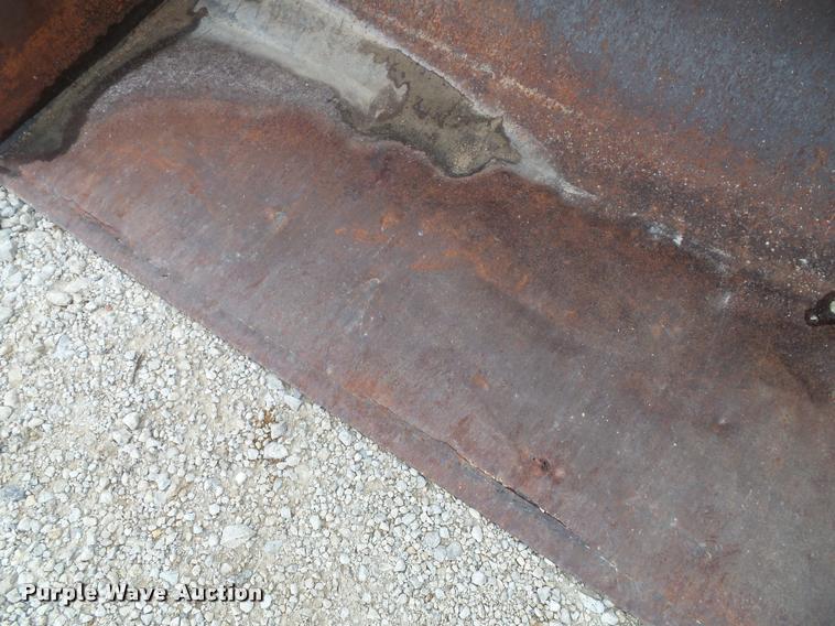 image for item K8175 1982 John Deere 300B backhoe