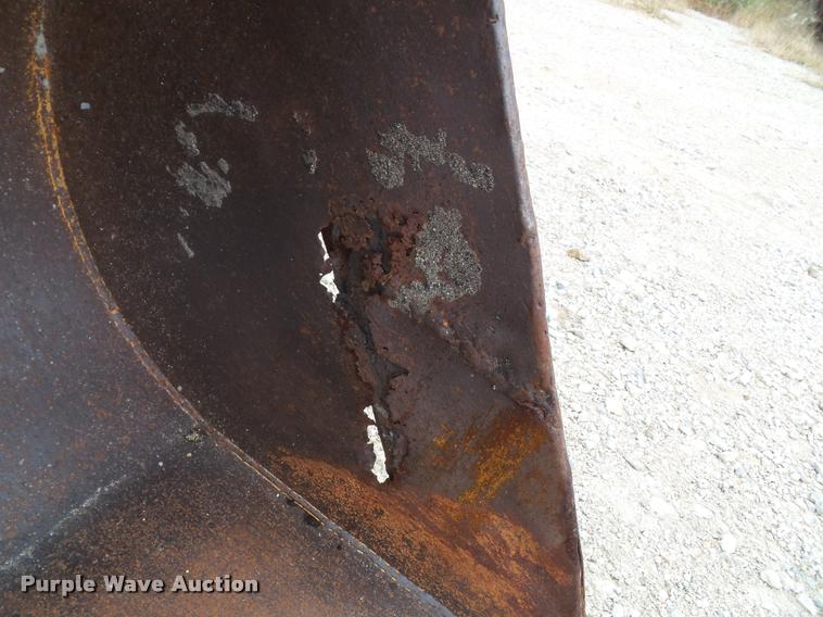 image for item K8175 1982 John Deere 300B backhoe