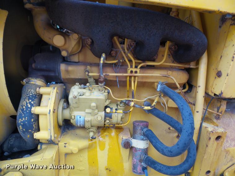 image for item K8175 1982 John Deere 300B backhoe