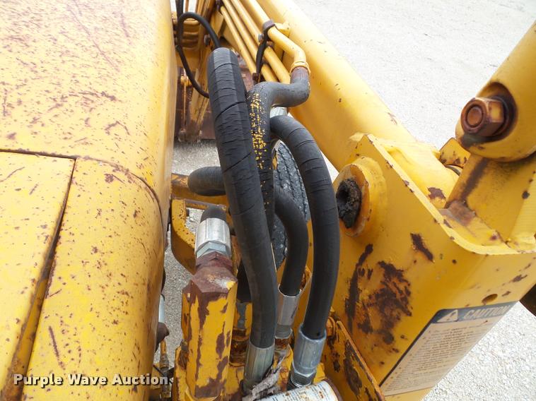 image for item K8175 1982 John Deere 300B backhoe