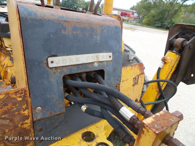 image for item K8175 1982 John Deere 300B backhoe