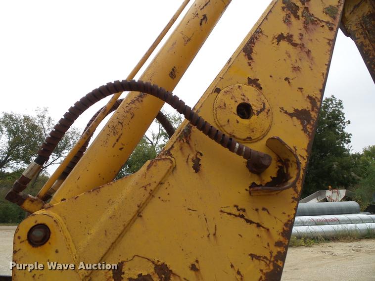 image for item K8175 1982 John Deere 300B backhoe