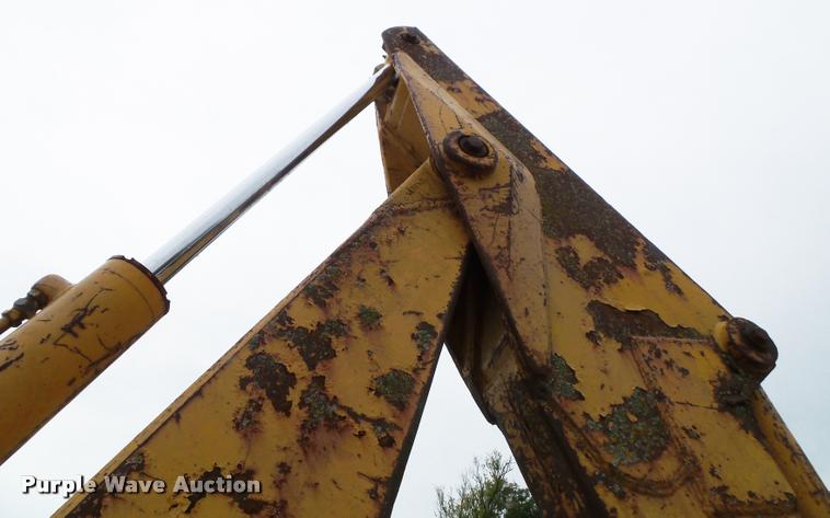 image for item K8175 1982 John Deere 300B backhoe