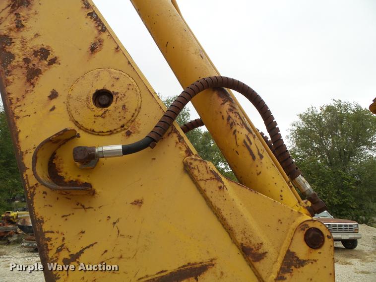 image for item K8175 1982 John Deere 300B backhoe