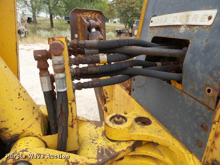 image for item K8175 1982 John Deere 300B backhoe