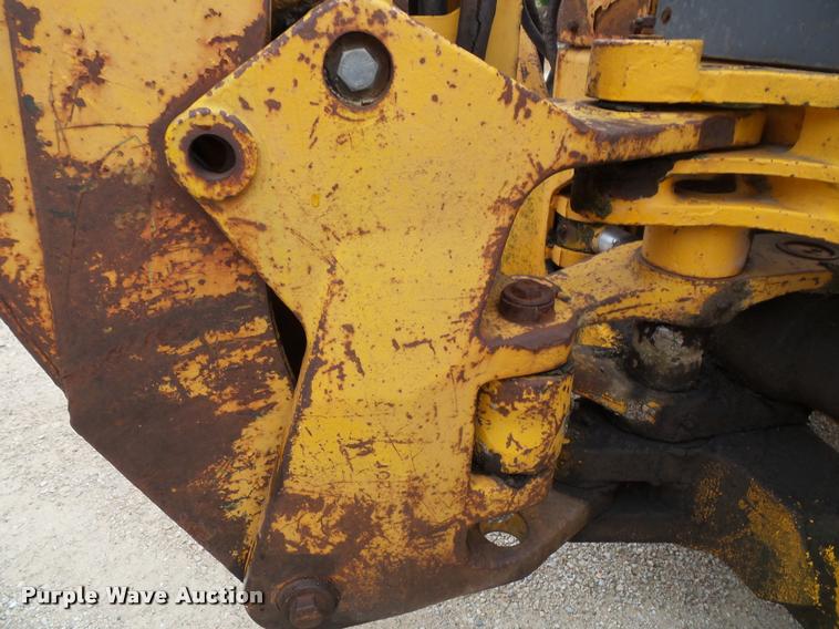 image for item K8175 1982 John Deere 300B backhoe