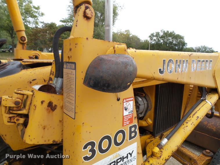 image for item K8175 1982 John Deere 300B backhoe