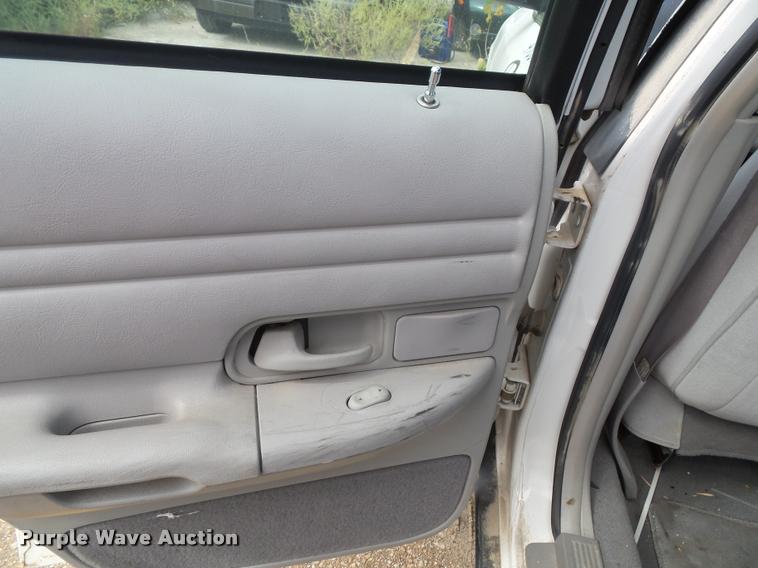 image for item K8210 1998 Ford Crown Victoria