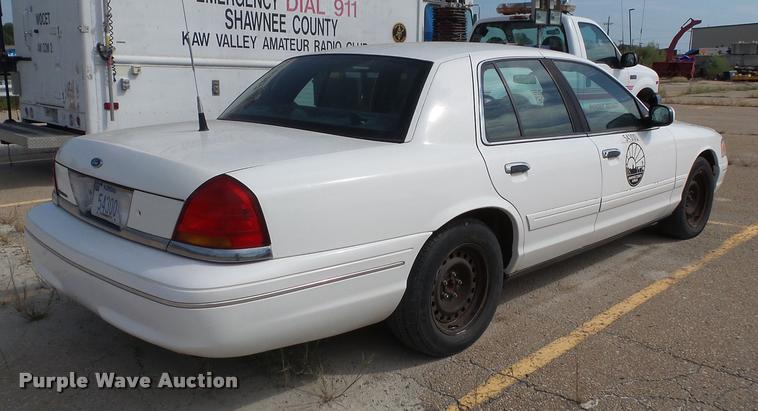 image for item K8212 2001 Ford Crown Victoria