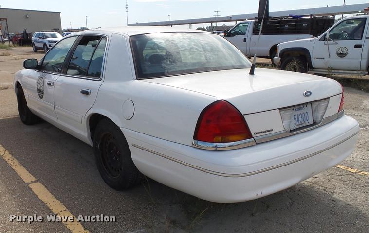image for item K8212 2001 Ford Crown Victoria