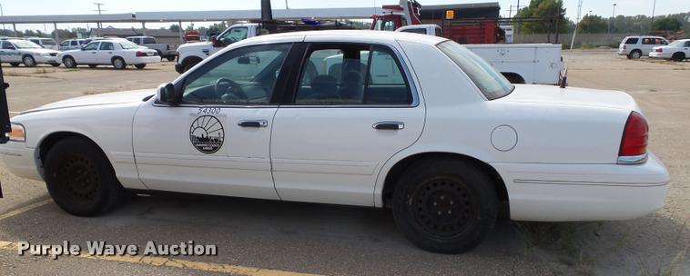image for item K8212 2001 Ford Crown Victoria