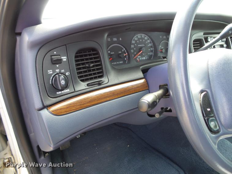 image for item K8212 2001 Ford Crown Victoria