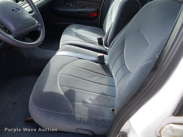 image for item K8212 2001 Ford Crown Victoria