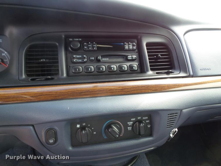 image for item K8212 2001 Ford Crown Victoria