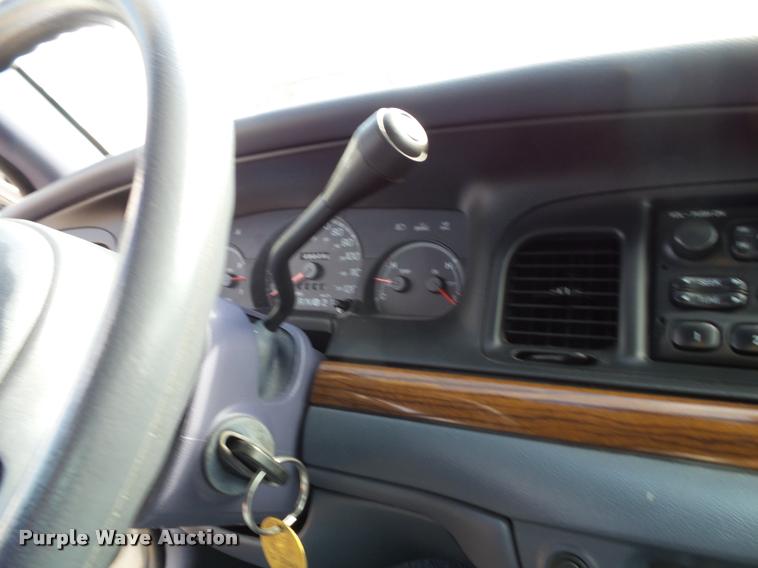 image for item K8212 2001 Ford Crown Victoria