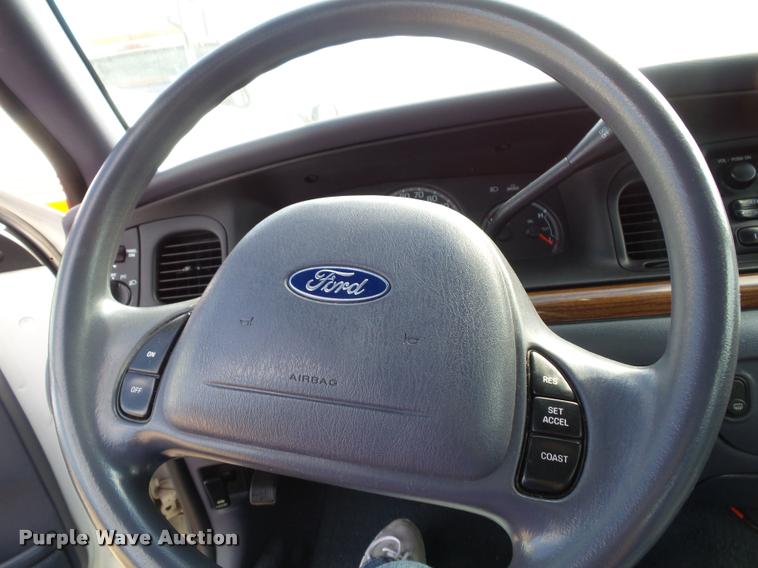 image for item K8212 2001 Ford Crown Victoria