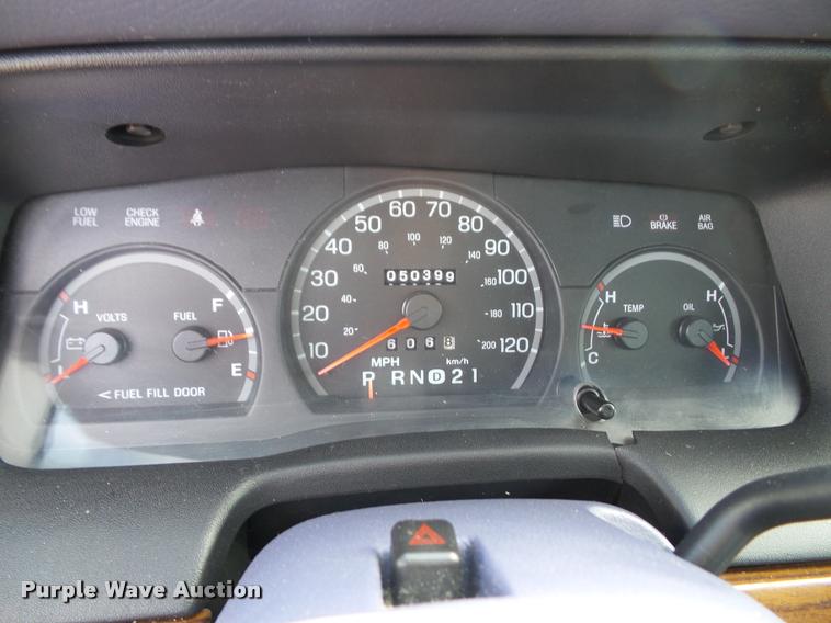 image for item K8212 2001 Ford Crown Victoria