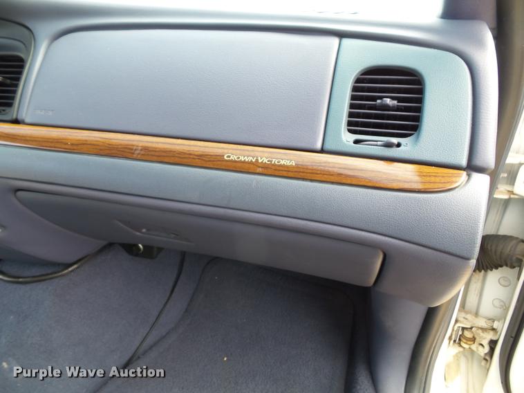 image for item K8212 2001 Ford Crown Victoria