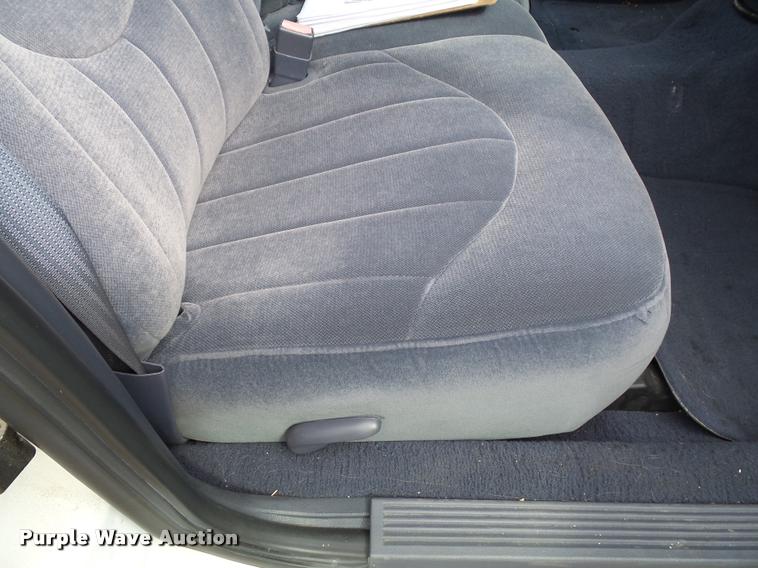 image for item K8212 2001 Ford Crown Victoria