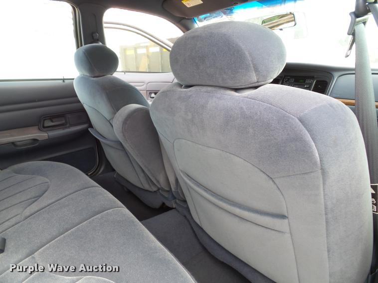 image for item K8212 2001 Ford Crown Victoria