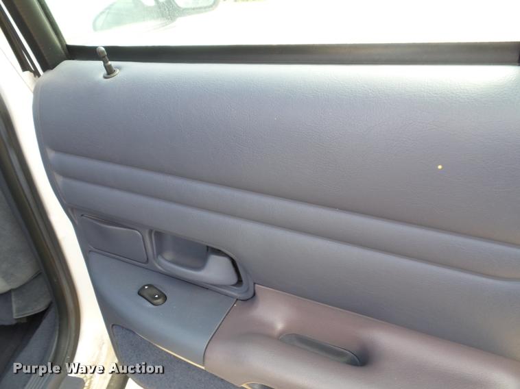 image for item K8212 2001 Ford Crown Victoria