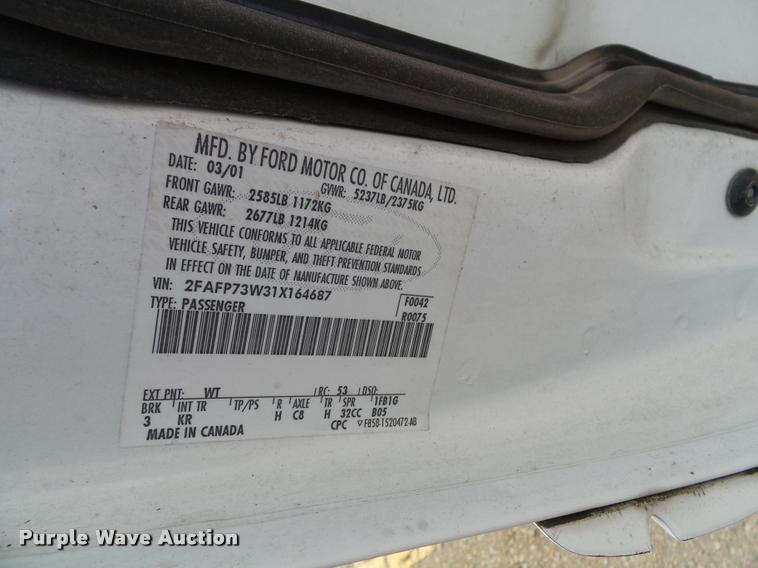 image for item K8212 2001 Ford Crown Victoria