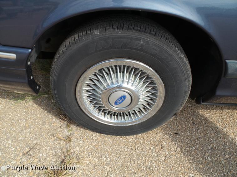 image for item K8214 1997 Ford Crown Victoria