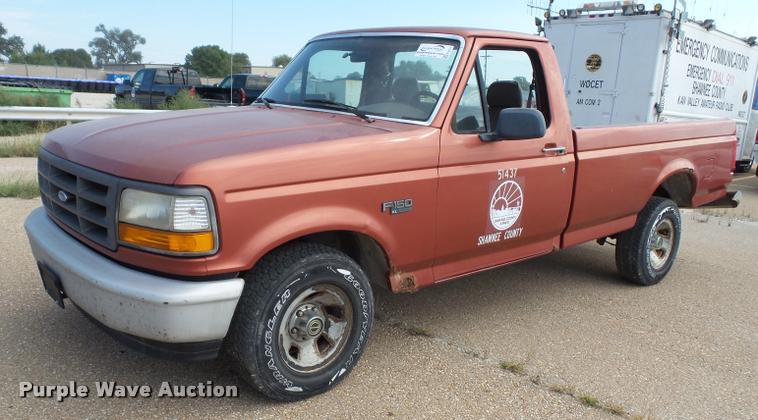 image for item K8215 1995 Ford F150 XL pickup truck